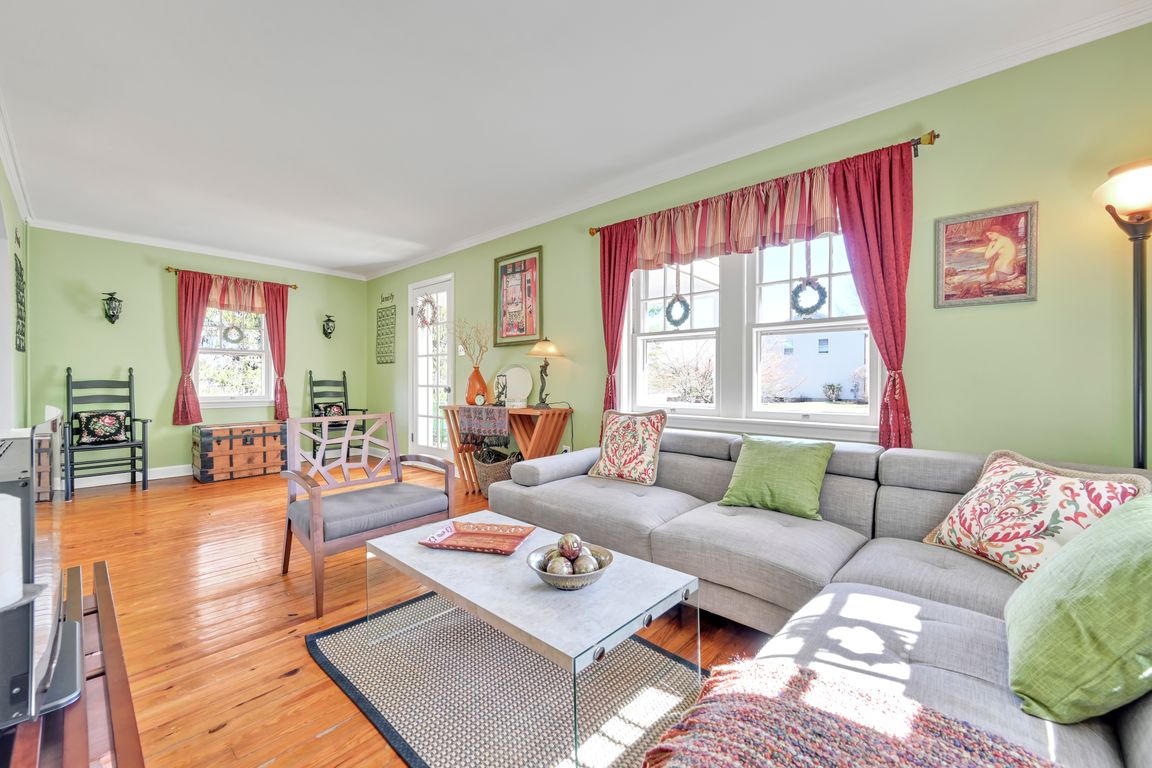 14-Family Room
