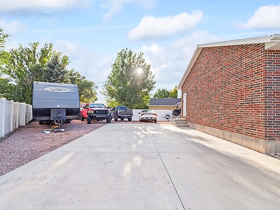 5th image of 624 Desert Willow Cir