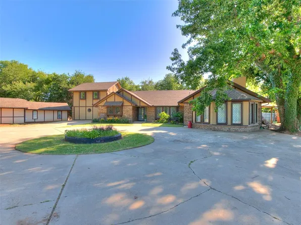 35 McKenzie Dr, Chickasha, OK 73018
