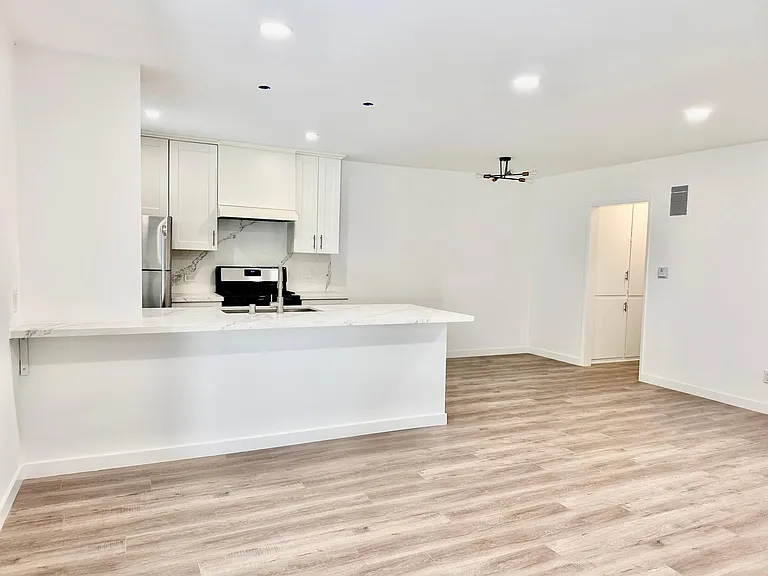 1638 Granville Ave #2 — Photo 10