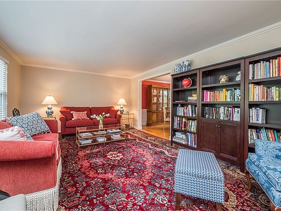 3rd image of 165 Thornberry Dr