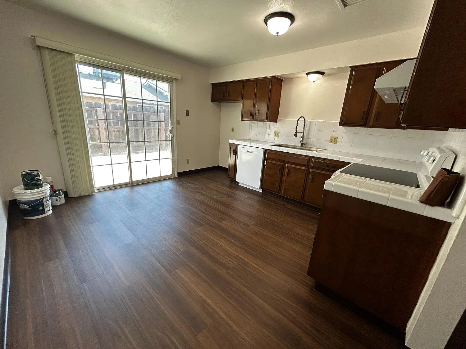 2 bed, 800 sqft, $1,700 — Photo 3