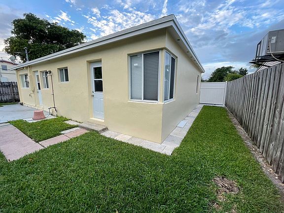 2nd image of 320 NW 53rd Street