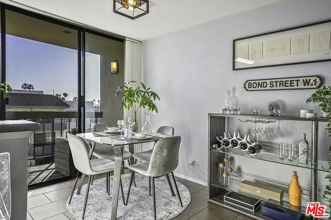 1 bed, 1.0 bath, 550 sqft, $2,550 — Photo 2