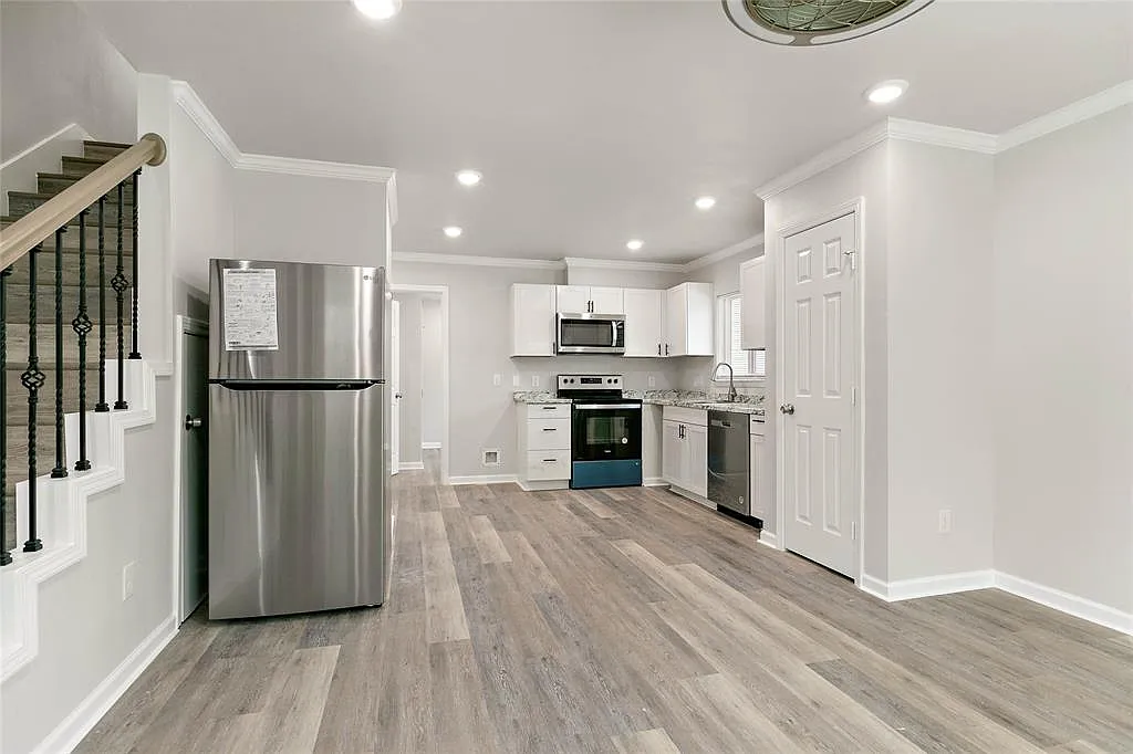 3 bed, 2.5 bath, 1186 sqft, $1,775 — Photo 3