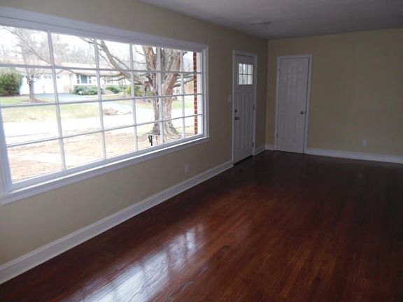 2nd image of 3361 Fleetwood Ave SW
