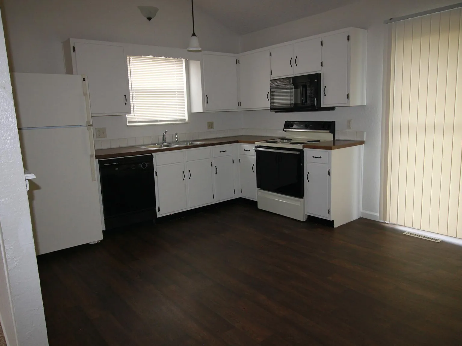 1505 NW Cardiff Dr — Photo 3