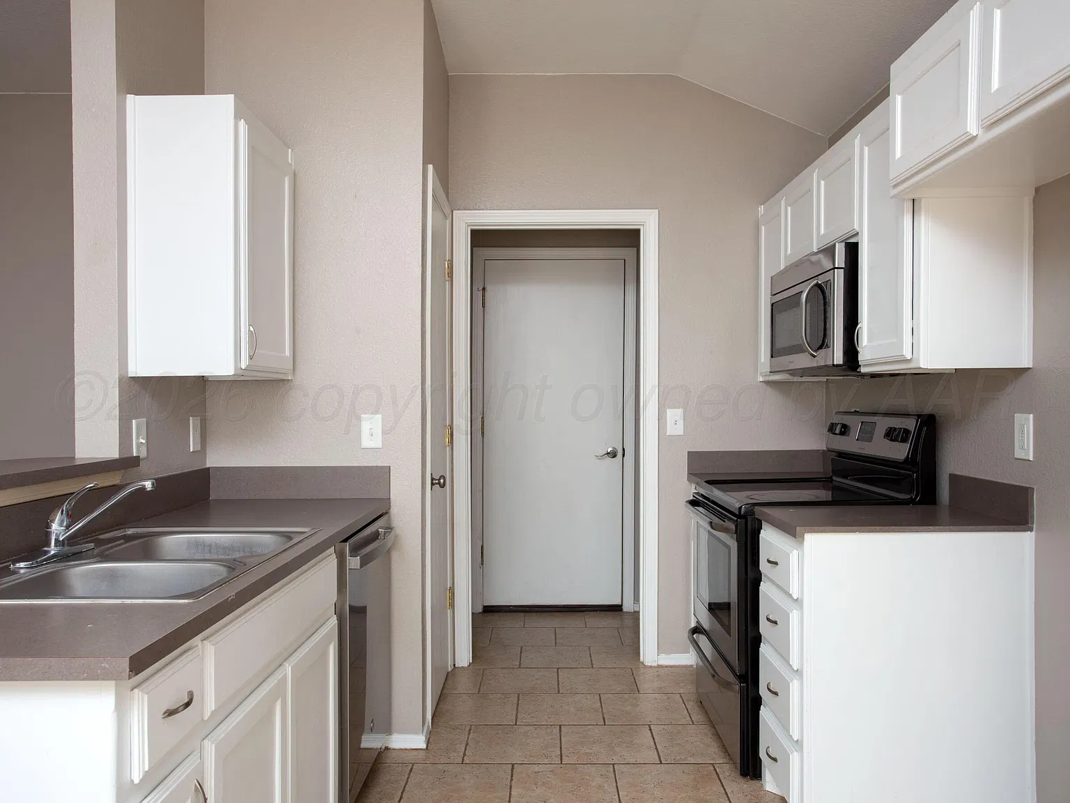 3 bed, 1259 sqft, $1,750 — Photo 2