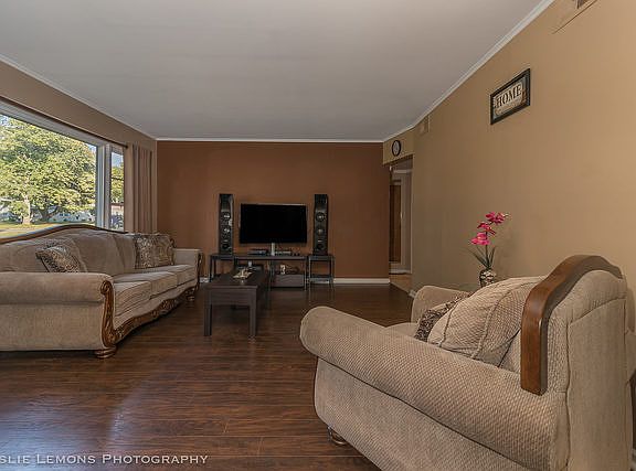 5th image of 1367 Raymond Dr