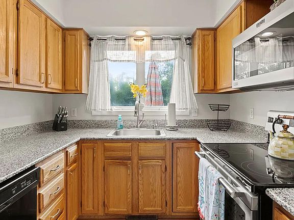 4th image of 91 Schilling Ln