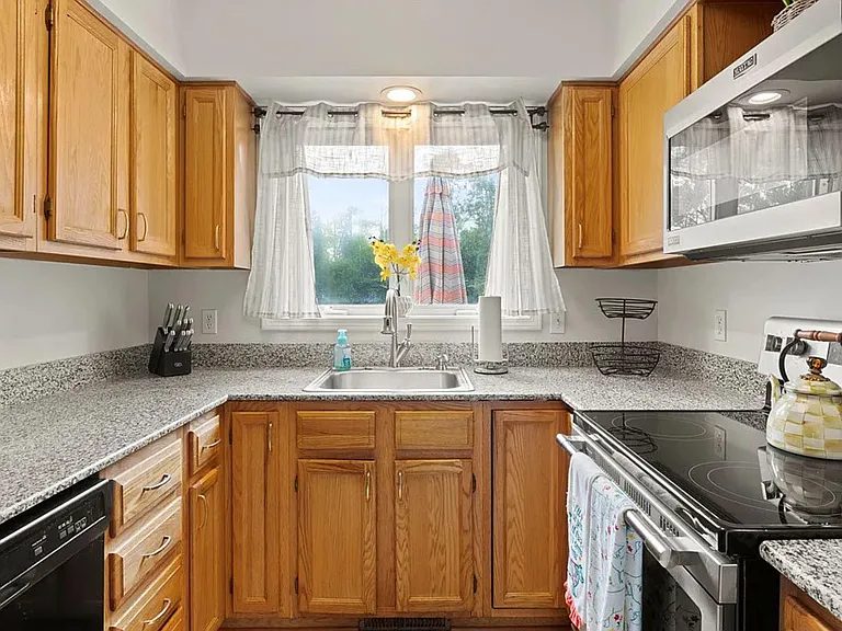 91 Schilling Ln — Photo 6
