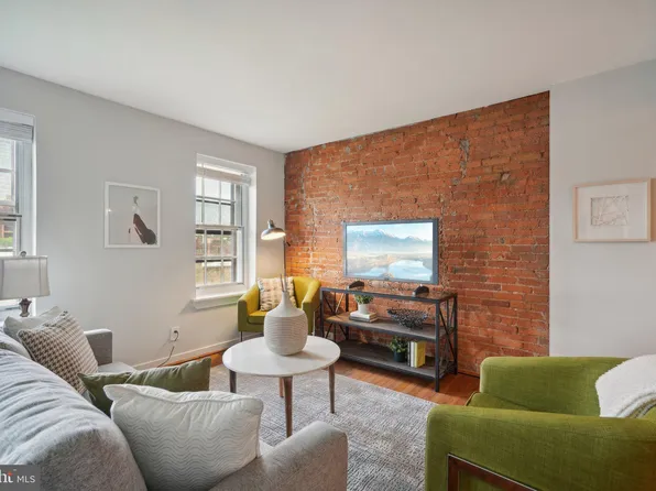 301 Race St APT 514, Philadelphia, PA 19106