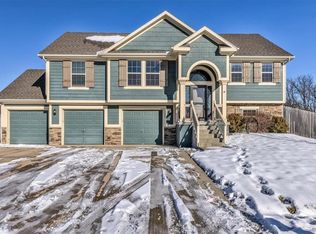 1026 E 14th Ave, Kearney, MO 64060