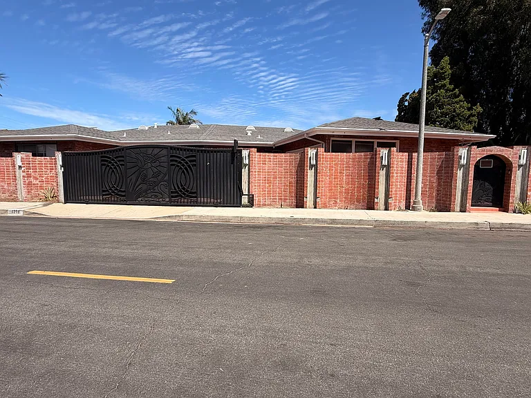 4260 S Cloverdale Ave — Photo 13