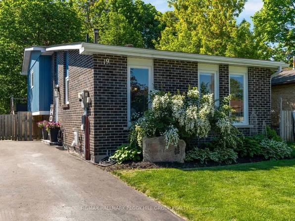19 Austen Ln, Barrie, ON L4N 4V4