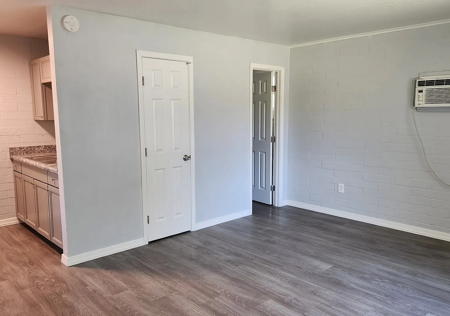2645 W. Morten Avenue - 5 — Photo 4