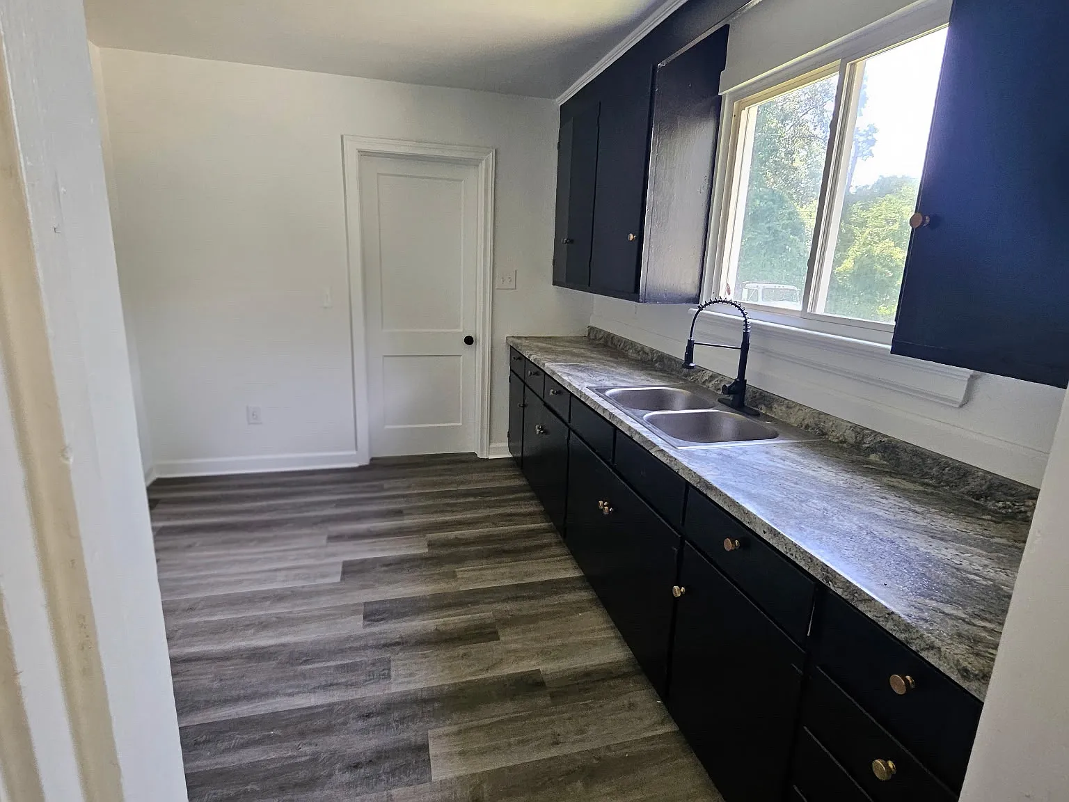 5 bed, 1476 sqft, $3,200 — Photo 2