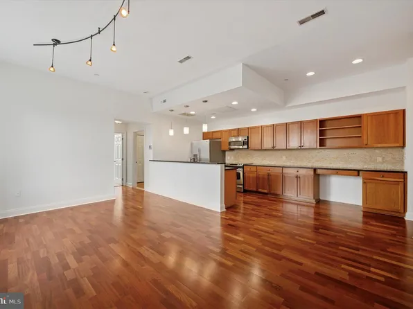1 Academy Cir Unit 324, Philadelphia, PA 19146