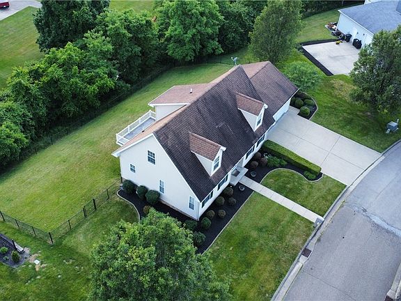 3rd image of 106 Pinecrest Dr