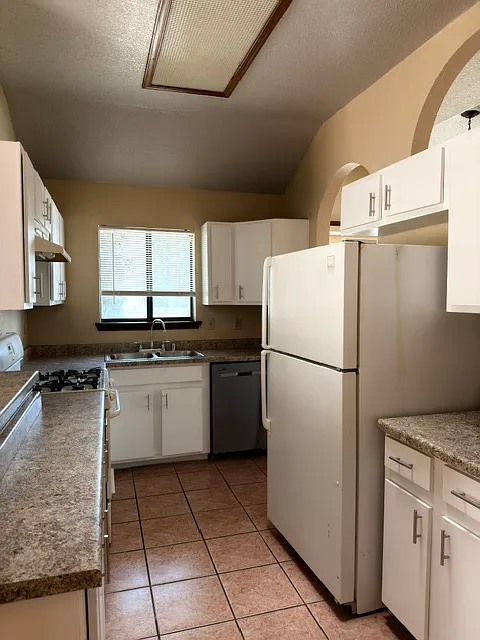 3 bed, 1500 sqft, $1,785 — Photo 3