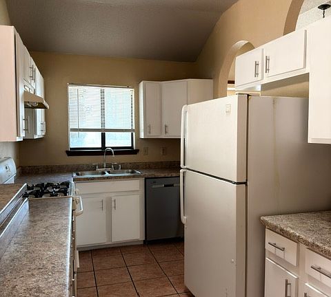 5th image of 7201 High Ridge Dr