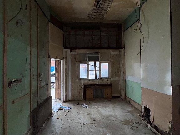 3rd image of 643 S 60th St