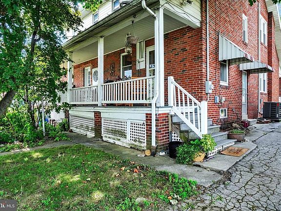 4th image of 1473 Wayne Ave