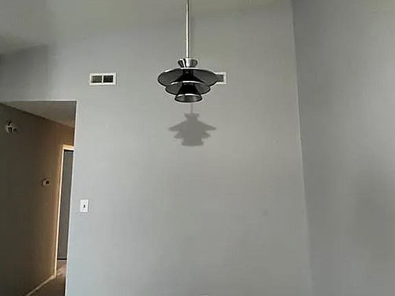 5th image of 602 Flagstaff Ct