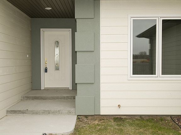 2nd image of 1216 Emerald Dr
