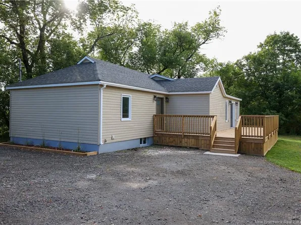 542 Salisbury Rd, Moncton, NB E1E 1B8