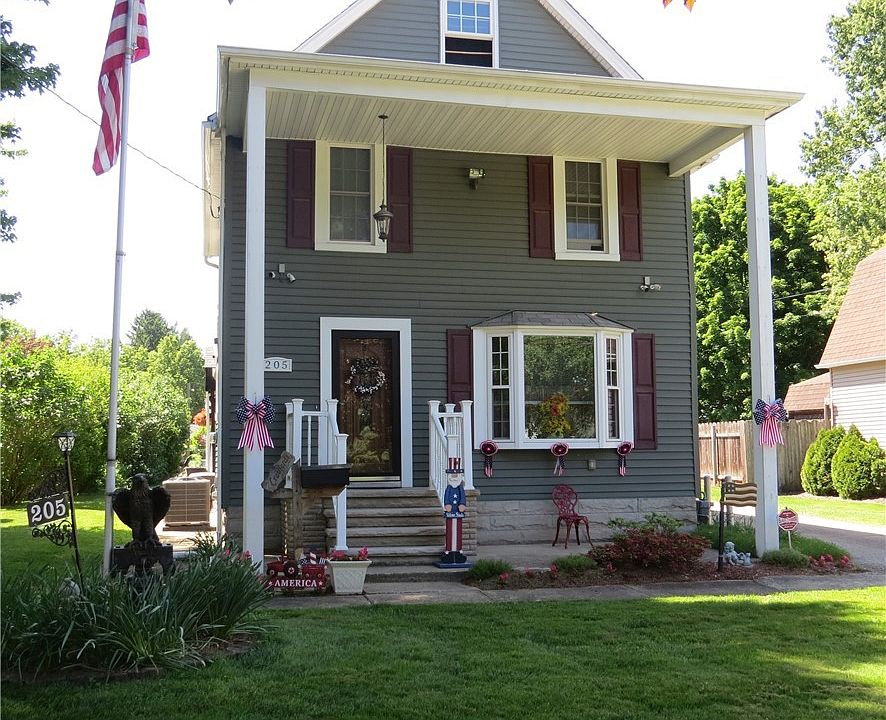 1st image of 205 E Main St