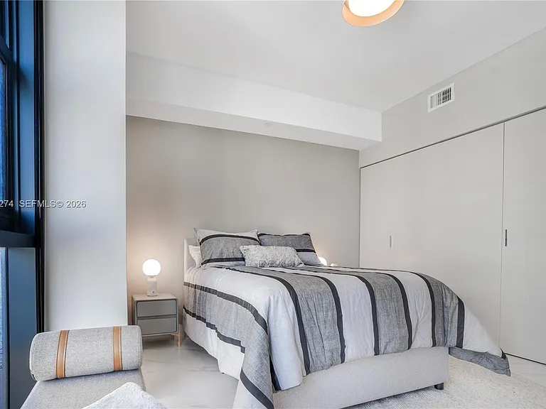 700 NE 24th St #901 — Photo 42