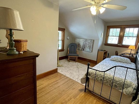 5th image of 218 Hewett St