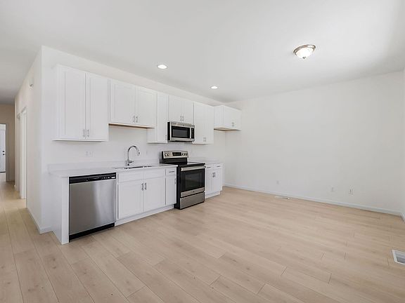 5th image of 305 Fenbrook Way