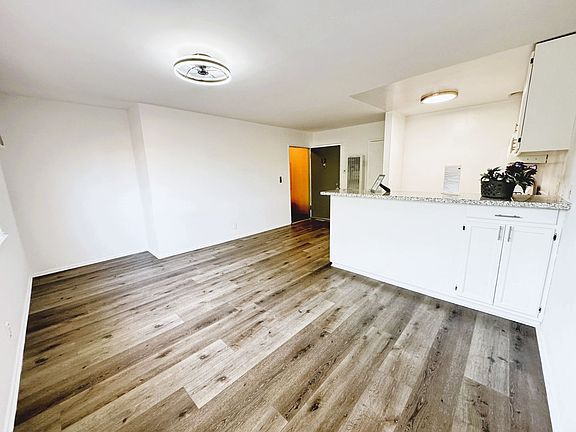 5th image of 5725-5729 Vineland Ave #8725-12