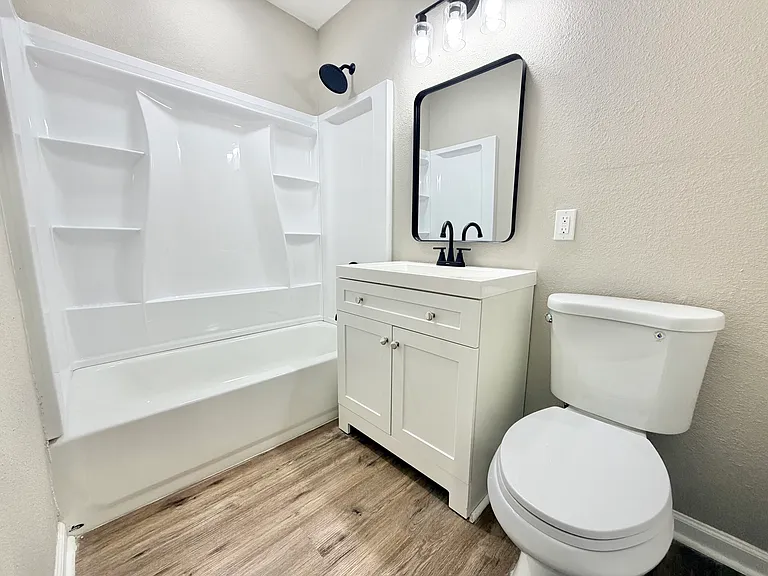 318 Uvalde St — Photo 11