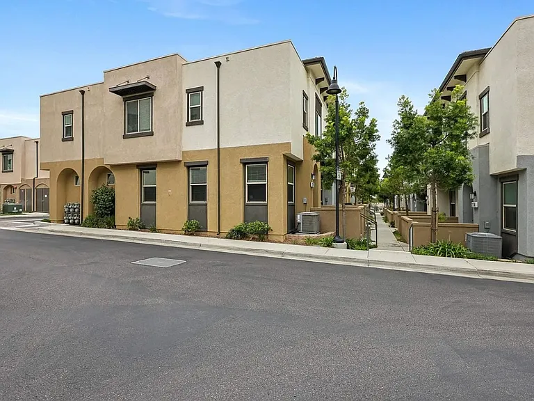 2351 Solara Ln — Photo 16