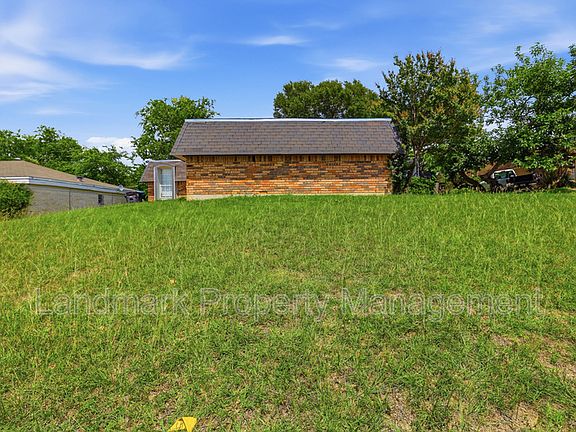 3rd image of 6811 Trail Lake Dr