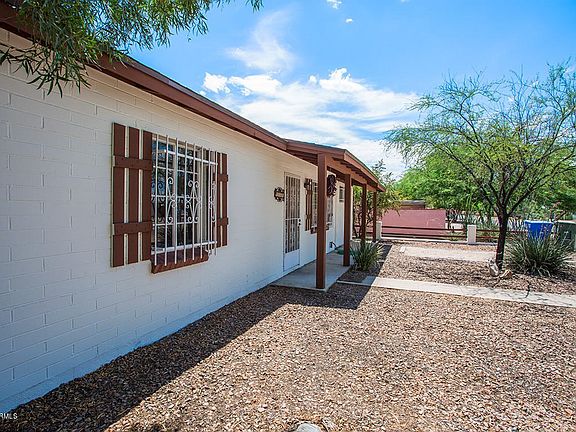3rd image of 2550 E Alta Vista St