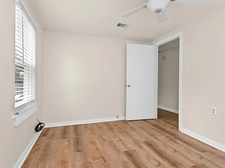 6002 Shelburne St — Photo 19