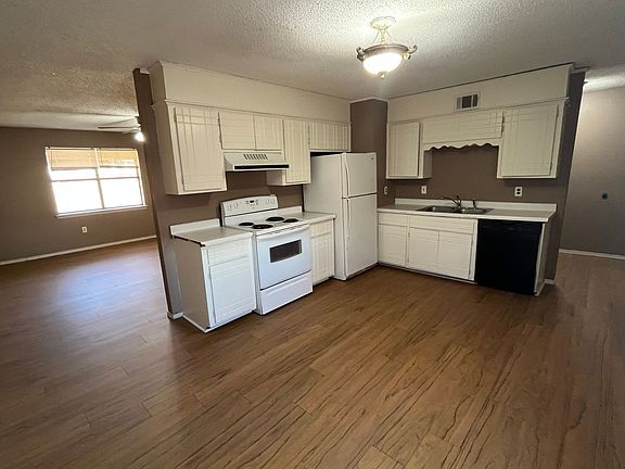 4th image of 2105 Military Dr