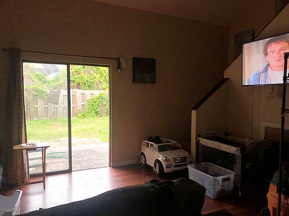 2nd image of 2701 Seagate Ln N