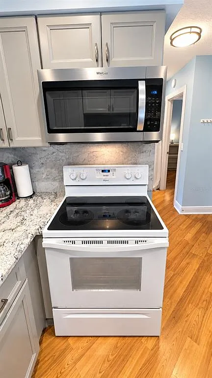 1 bed, 1.5 bath, 676 sqft, $1,700 — Photo 4