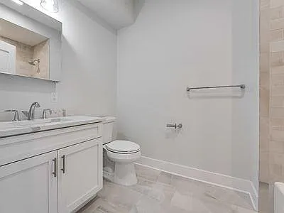 658 Grand St #401 — Photo 8