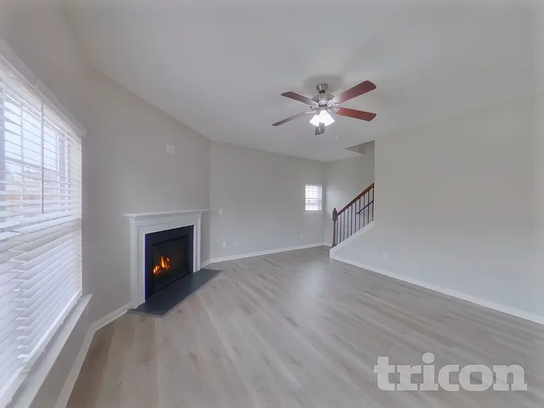 321 New Spring Ln — Photo 2