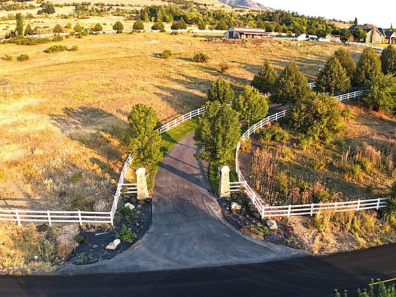 3rd image of 2170 E Mountain Home Cir