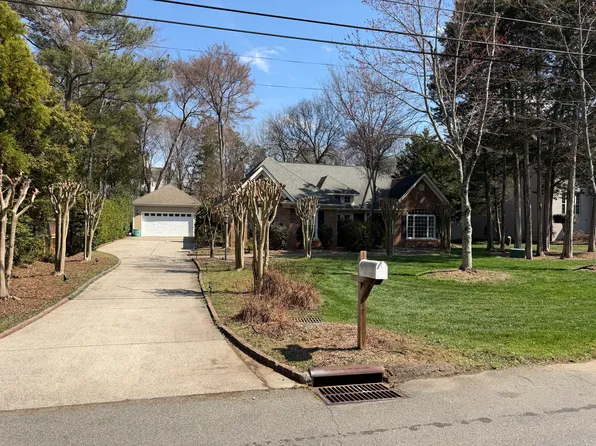 2608 Springs Dr, Charlotte, NC 28226