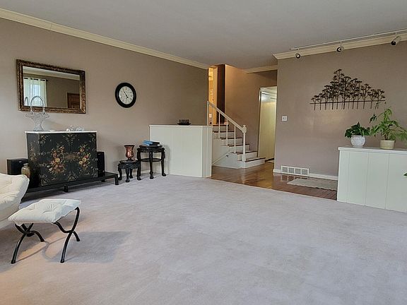 4th image of 3042 Brookwood Cir
