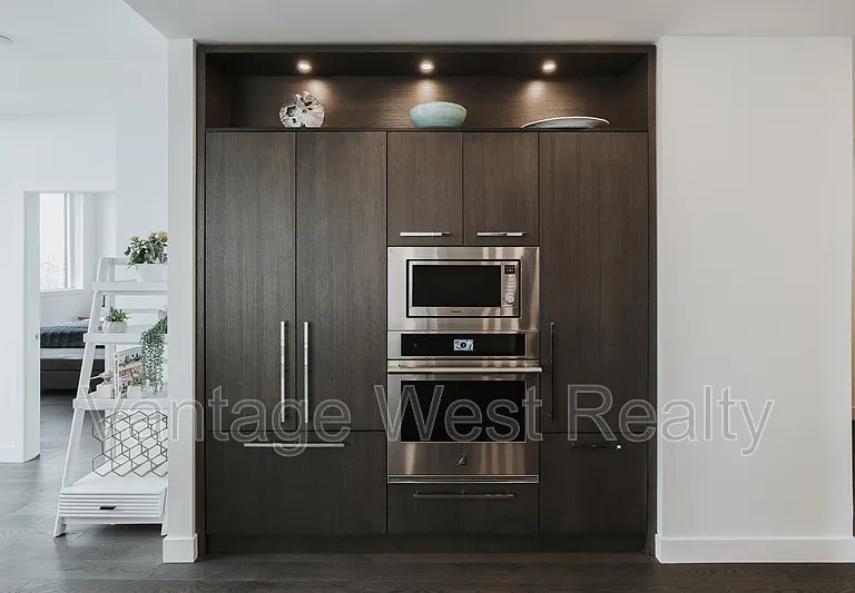 3389 Lakeshore Rd #516 — Photo 8