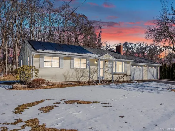 28 Lin Sal Street, Windsor Locks, CT 06096